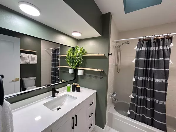 Coliving in Lakewood - Outer Denver, Denver