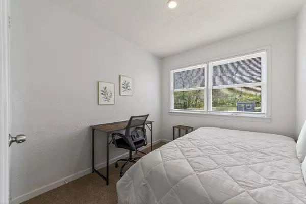 Coliving in Ruskin Heights - KCMO, Kansas City