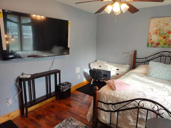 Coliving in Ruskin Heights - KCMO, Kansas City