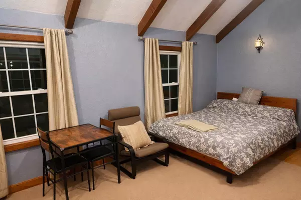 Coliving in Ruskin Heights - KCMO, Kansas City