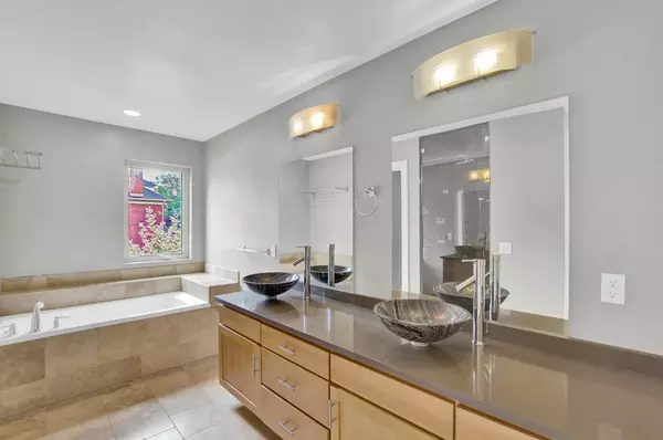 5 bedrooms apartment for rent in Whittier - North Denver, Denver