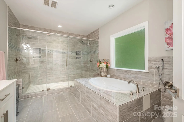 Coliving in College Downs - North Charlotte, Charlotte