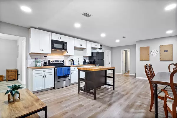 Coliving in College Park JAX - Northside, Jacksonville