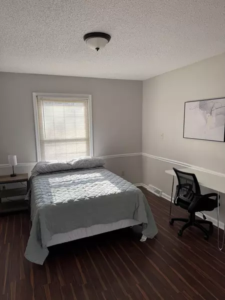 Coliving in Blue Springs - Outer KCMO, Kansas City