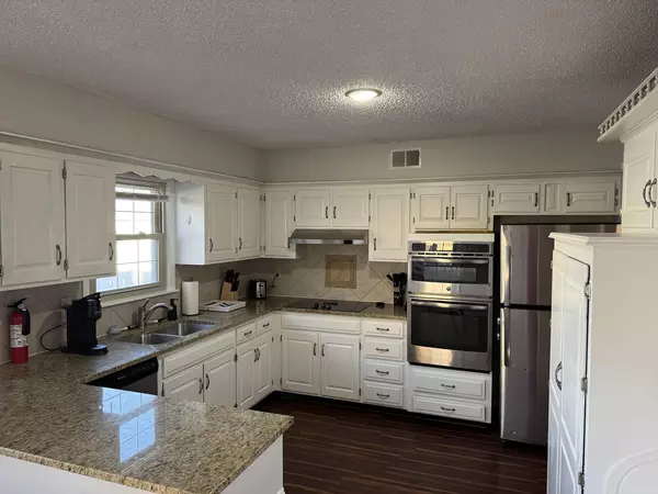 Coliving in Blue Springs - Outer KCMO, Kansas City