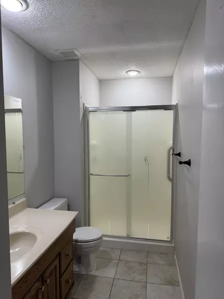 Coliving in Blue Springs - Outer KCMO, Kansas City