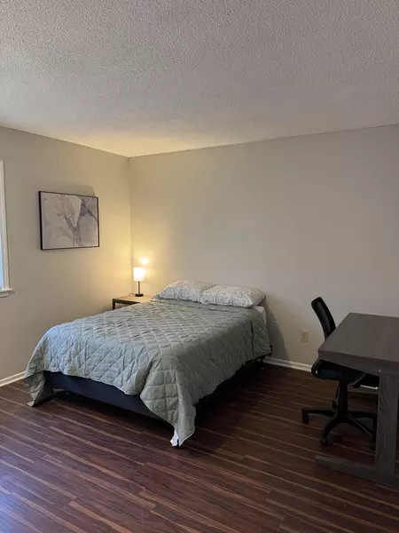 Coliving in Blue Springs - Outer KCMO, Kansas City