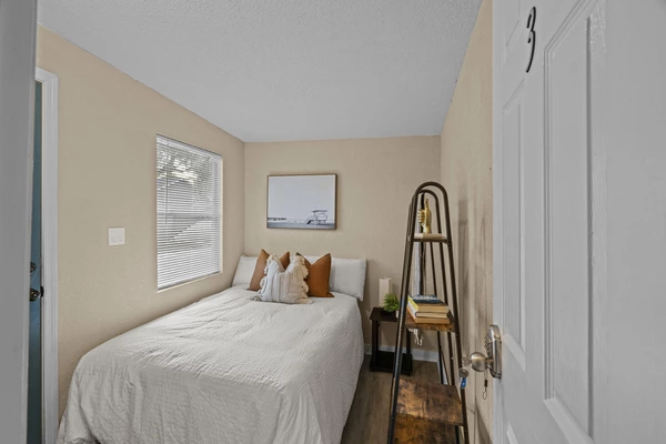 Coliving in Live Oaks Square - East Tampa, Tampa