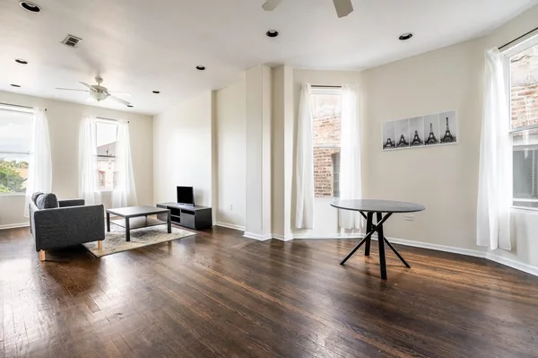 Coliving in Ukrainian Village - West Side, Chicago