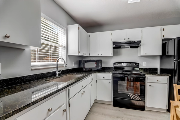 Coliving in Live Oaks Square - East Tampa, Tampa