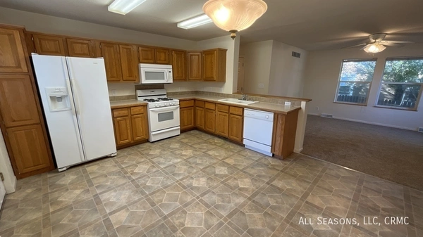 4 bedrooms apartment for rent in Downtown COS - Central COS, Colorado Springs