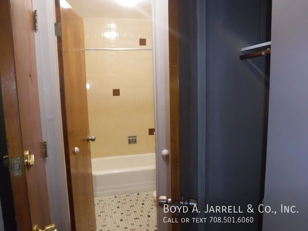 1 bedroom apartment for rent in Chatham - Far Southeast Side, Chicago