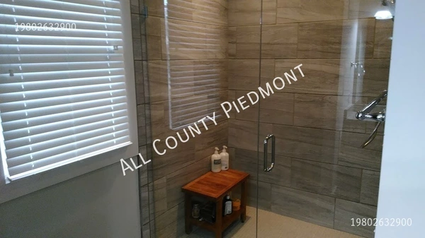 4 bedrooms apartment for rent in Sedgefield - Central Charlotte, Charlotte