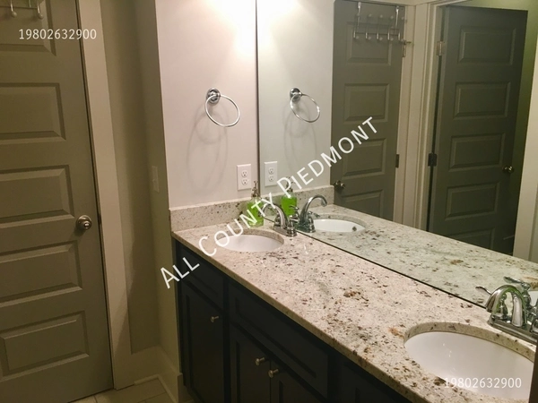 4 bedrooms apartment for rent in Sedgefield - Central Charlotte, Charlotte