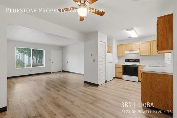 3 bedrooms apartment for rent in Foster-Powell - SE Portland, Portland