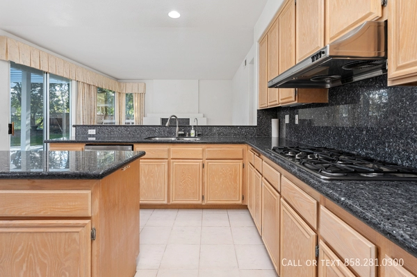 5 bedrooms apartment for rent in Miramar - North SD, San Diego