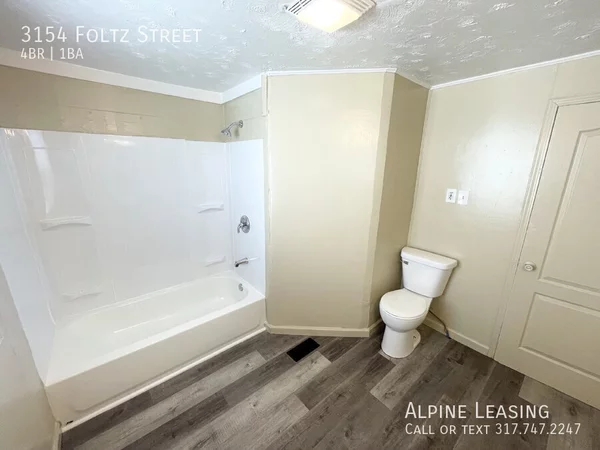 4 bedrooms apartment for rent in Mars Hill - West Indy, Indianapolis