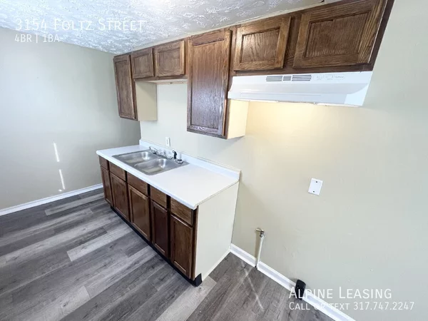 4 bedrooms apartment for rent in Mars Hill - West Indy, Indianapolis