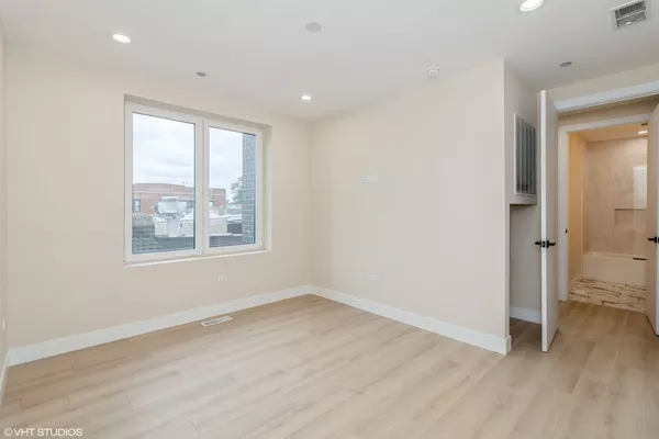 2 bedrooms apartment for rent in Irving Park - Northwest Side, Chicago