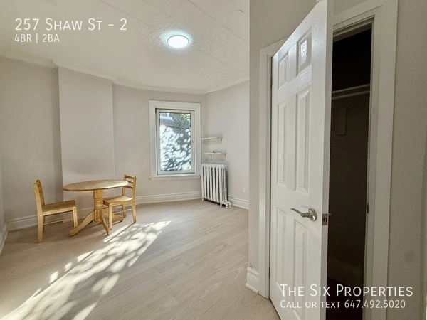 4 bedrooms apartment for rent in Trinity-Bellwoods - West TO, Toronto