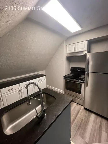 Studio Apartment for rent in Iuka Ravine/Indianola Forest - North Columbus, Columbus
