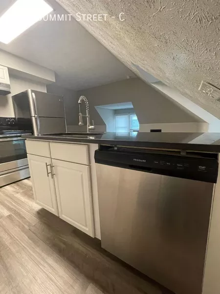 Studio Apartment for rent in Iuka Ravine/Indianola Forest - North Columbus, Columbus