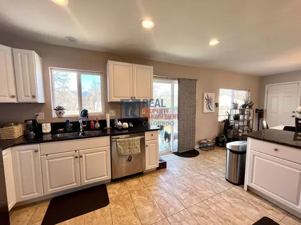 4 bedrooms apartment for rent in Southeast Colorado Springs - South COS, Colorado Springs