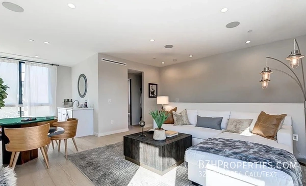 4 bedrooms apartment for rent in Valley Village - San Fernando Valley, Los Angeles