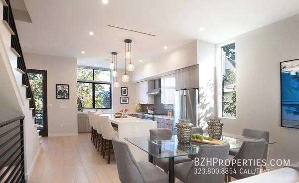 4 bedrooms apartment for rent in Valley Village - San Fernando Valley, Los Angeles