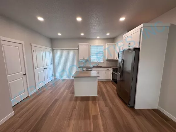 3 bedrooms apartment for rent in Foster-Powell - SE Portland, Portland