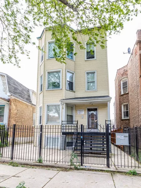 3 bedrooms apartment for rent in Hermosa - Northwest Side, Chicago