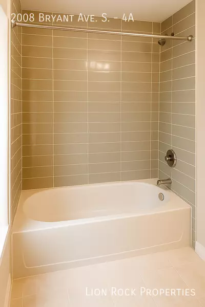 2 bedrooms apartment for rent in Lowry Hill - Bde Maka Ska-Isles, Minneapolis