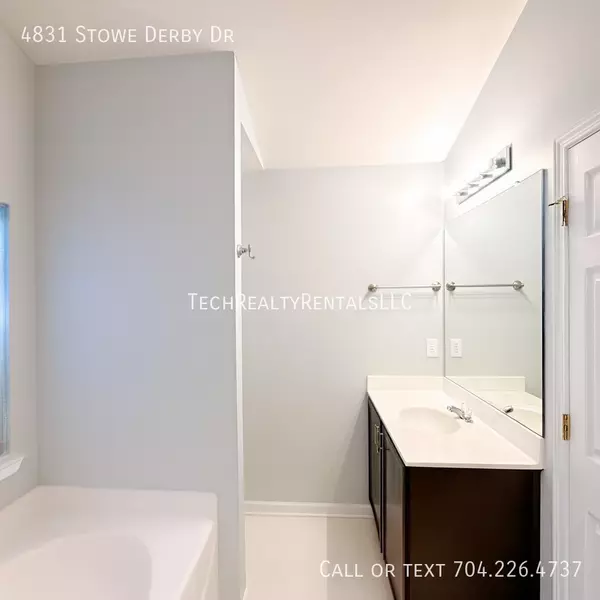 4 bedrooms apartment for rent in Steele Creek - West Charlotte, Charlotte