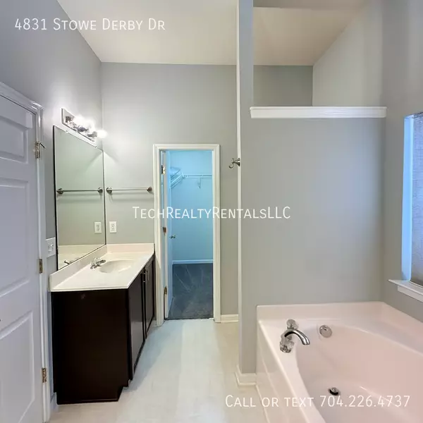4 bedrooms apartment for rent in Steele Creek - West Charlotte, Charlotte
