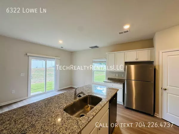 4 bedrooms apartment for rent in Coulwood West - West Charlotte, Charlotte