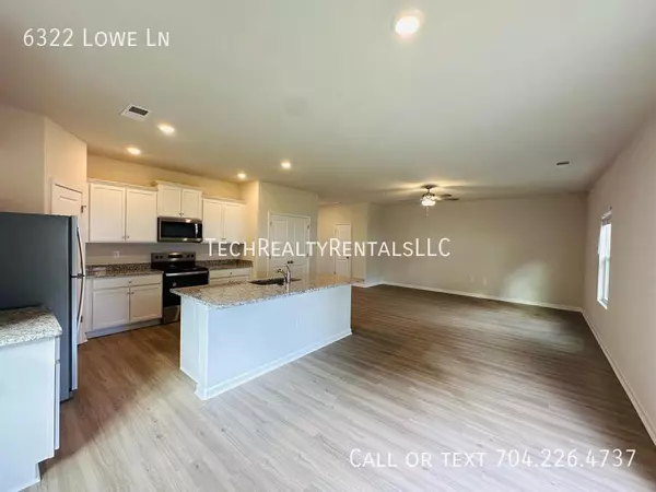 4 bedrooms apartment for rent in Coulwood West - West Charlotte, Charlotte