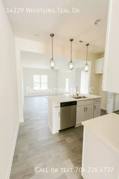 3 bedrooms apartment for rent in Mallard Creek - Withrow Downs - North Charlotte, Charlotte