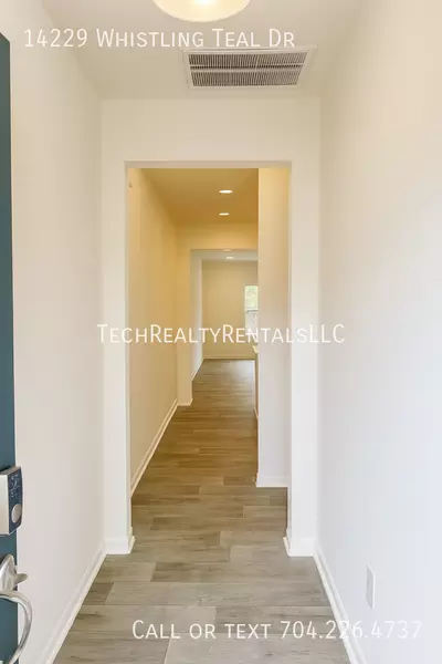 3 bedrooms apartment for rent in Mallard Creek - Withrow Downs - North Charlotte, Charlotte