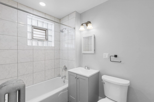 2 bedrooms apartment for rent in Irving Park - Northwest Side, Chicago