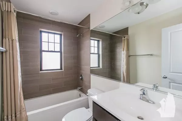 3 bedrooms apartment for rent in Andersonville - Far North Side, Chicago