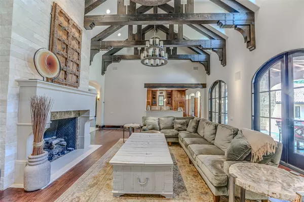 5 bedrooms apartment for rent in Bluffview - Nw Dallas, Dallas