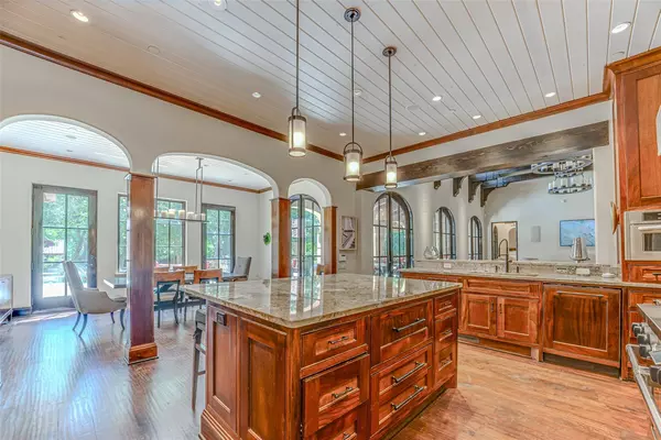 5 bedrooms apartment for rent in Bluffview - Nw Dallas, Dallas