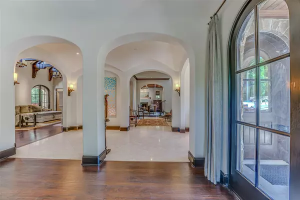 5 bedrooms apartment for rent in Bluffview - Nw Dallas, Dallas