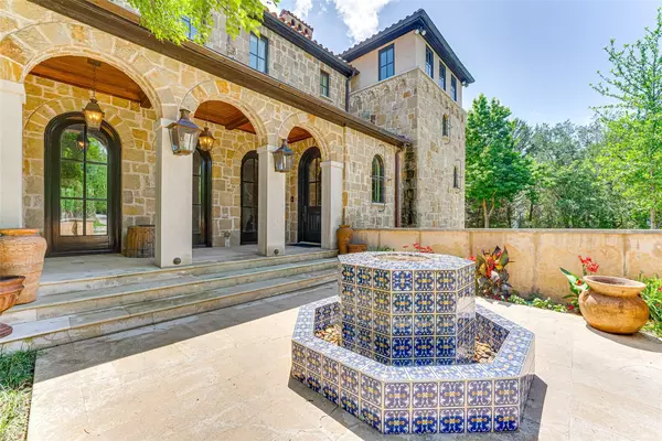 5 bedrooms apartment for rent in Bluffview - Nw Dallas, Dallas