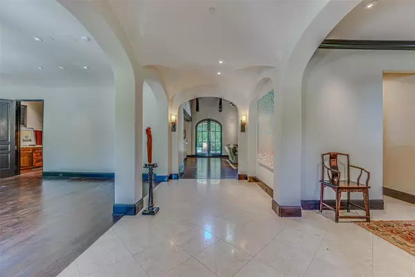 5 bedrooms apartment for rent in Bluffview - Nw Dallas, Dallas