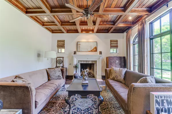 5 bedrooms apartment for rent in Bluffview - Nw Dallas, Dallas