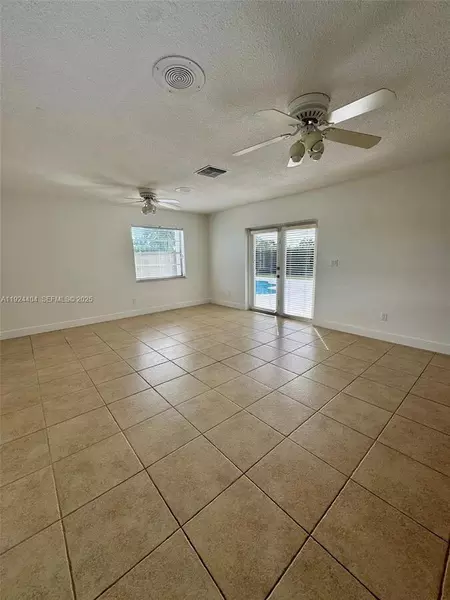 3 bedrooms apartment for rent in Westchester FL - Miami Dade, Miami