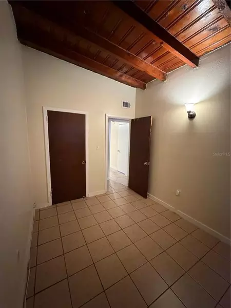 2 bedrooms apartment for rent in Live Oaks Square - East Tampa, Tampa