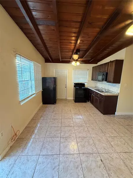 2 bedrooms apartment for rent in Live Oaks Square - East Tampa, Tampa