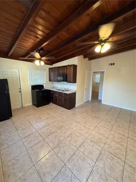 2 bedrooms apartment for rent in Live Oaks Square - East Tampa, Tampa